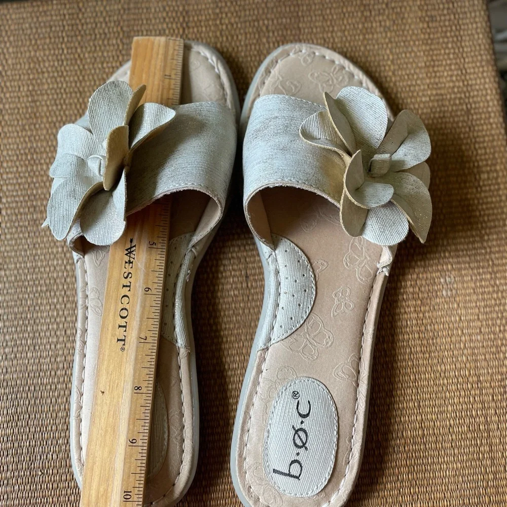 Born beige flat Sandals flower top Womens 9M - Picture 3 of 7